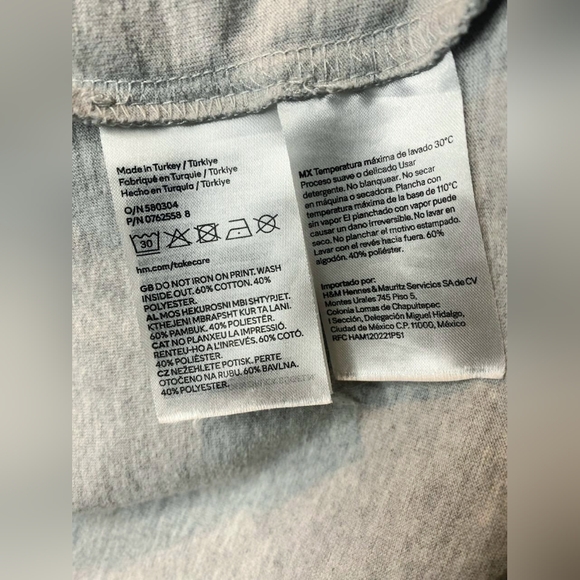 H&M Oversized Printed Tee in Cotton Jersey with Yale University on Front - Picture 8 of 13